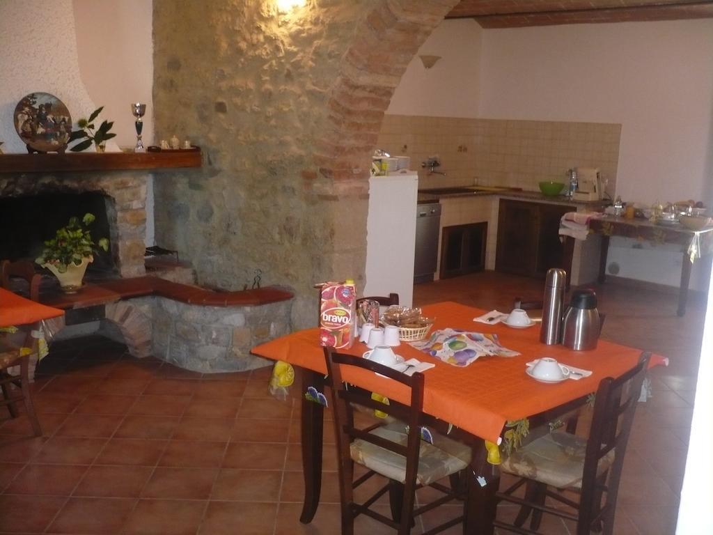 Agriturismo Santa Chiara Pomarance Extérieur photo